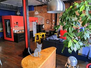 Gallery image of Exotic City Loft & Cat Condo in Cape Town