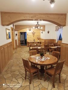 Restauracja lub miejsce do jedzenia w obiekcie Willa Tatry