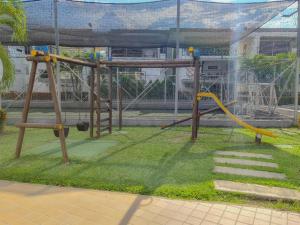 Sân chơi trẻ em tại Apartasol Ciudadela Santa Fé