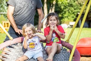 Bambini che soggiornano presso Familienhotel Adler
