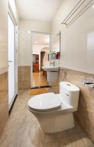 a bathroom with a toilet and a sink at ADALY Hotel Dalat in Xuan An