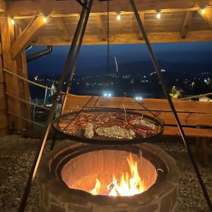 a fire pit with a bunch of food in it at Osada Na Ochodzitej in Koniaków