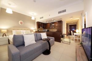 TV a/nebo společenská místnost v ubytování Prime Retreats- Downtown Dubai