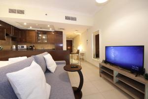 TV a/nebo společenská místnost v ubytování Prime Retreats- Downtown Dubai