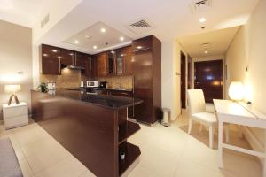 Kuchyň nebo kuchyňský kout v ubytování Prime Retreats- Downtown Dubai
