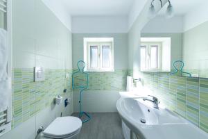 a bathroom with a toilet and a tub and a sink at RIAMA AGRIRESORT in Naples