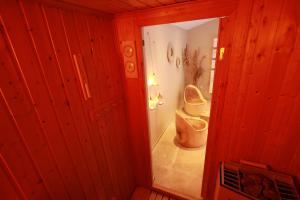 a bathroom with two toilets in a room at La Haute Flourie - bed and breakfast -chambres d'hôtes in Saint Malo