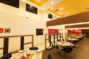a dining room filled with tables and chairs at Ginger Ahmedabad Vastrapur in Ahmedabad