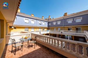 a balcony with a table and chairs on a balcony at Residencial Marcomar Casa Azahar in Alcossebre