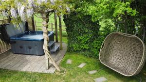 Zahrada ubytování Wisteria View with hottub & cabin sleeps 20