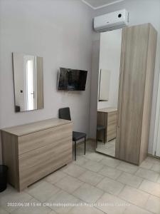 an office with a mirror and a desk with a chair at nonna rosa in Reggio Calabria