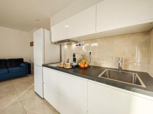 Kuchyňa alebo kuchynka v ubytovaní Apartments - Villa Sabrina