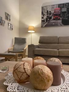a living room with a table with two bread on it at Da Zio Ciro a Capodimonte in Naples