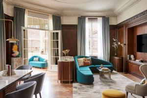 Posezení v ubytování Andaz Prague, By Hyatt