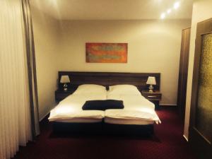 
Ein Bett oder Betten in einem Zimmer der Unterkunft Hotel Friesenhof
