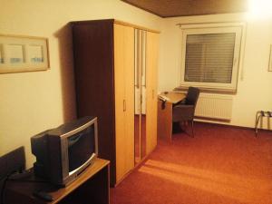 TV a/nebo společenská místnost v ubytování Hotel Friesenhof