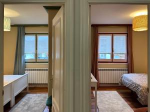Łóżko lub łóżka w pokoju w obiekcie Apartamento Axpelarru