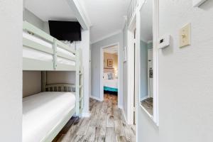 a room with two bunk beds and a tv at Victorian Condo #9312 in Galveston +15 photos
