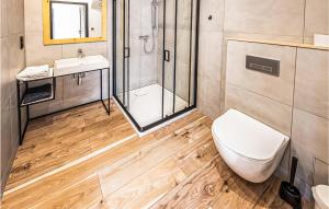 a bathroom with a toilet and a shower and a sink at Nice Home In Frombork With Outdoor Swimming Pool, Wifi And 1 Bedrooms in Frombork