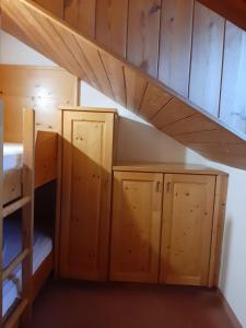 a room with two bunk beds and a staircase at loft panorama Tre cime Dobbiaco Cortina in Dobbiaco