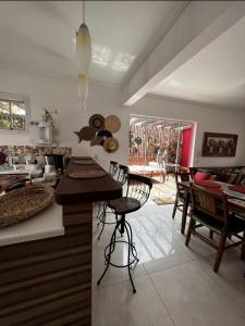 Istumisnurk majutusasutuses Casa Sonia&Rei em condo fechado, vista para o jardim