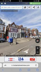een pagina van een website met een foto van huizen bij 287 Green Lanes in Londen