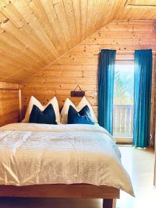 Postel nebo postele na pokoji v ubytování Blockhaus Semmering