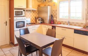 Zdjęcie z galerii obiektu 3 Bedroom Beautiful Home In Espeluche w mieście Espeluche