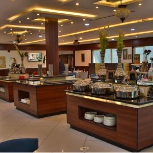 Makanan di atau berdekatan hotel