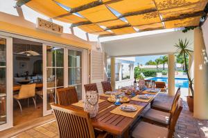 Χώρος καθιστικού στο Villa Dome by OCvillas