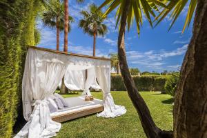 Κήπος έξω από το Villa Dome by OCvillas