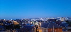 Nespecifikovaný výhled na destinaci Viña del Mar nebo výhled na město při pohledu z penzionu