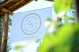 a sign for a greenhouse at a wedding at Agriturismo Corte Stefani in Capannori