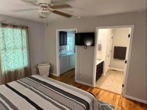 a bedroom with a bed and a bathroom at Cozy 2 Bedroom Townhouse Near Lake and Restaurants in Guntersville