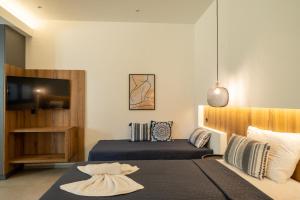 Llit o llits en una habitació de Esperos Studios and Apartments, #2