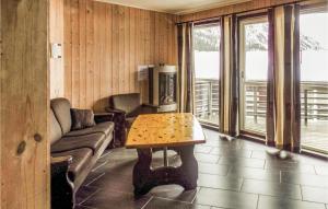 a living room with a couch and a table at 2 Bedroom Pet Friendly Apartment In Hemsedal in Hemsedal