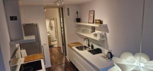 Kuchyňa alebo kuchynka v ubytovaní Apartman Franko- Jarun