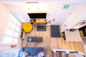 Zona d'estar a Loft with a view of Blue - Free Wifi, Linens and Towels Included