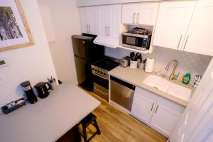 Cuina o zona de cuina de Loft with a view of Blue - Free Wifi, Linens and Towels Included