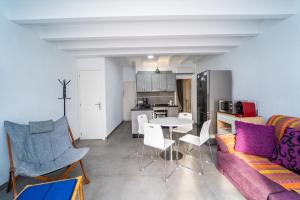 a living room with a couch and a table at Villasun palmera beach in Villajoyosa
