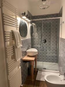 a bathroom with a sink and a shower at Borgogna 14 in Reggio Emilia