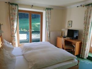 Letto o letti in una camera di Hotel Voglauerhof