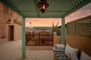 Balkón nebo terasa v ubytování Riad les remparts de la kasbah