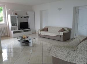 Μια τηλεόραση ή/και κέντρο ψυχαγωγίας στο Casa Azalea