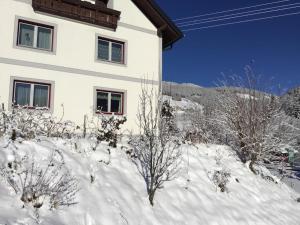 Chalet in Rennweg near Ski Slopes v zimě