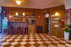 Lounge nebo bar v ubytování Hotel Rancho Constanza & Cabañas de la Montaña