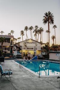 a resort with a swimming pool and palm trees at The Atwood Hotel San Diego - SeaWorld/Zoo in San Diego +36 photos
