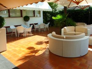 A seating area at Hotel Manuela