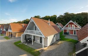 una vista aérea de una fila de casas en Beautiful Home In Grsten With Wifi, en Gråsten