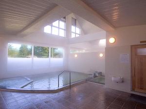 a large room with a glass pool of water at Assabu Uzura Onsen Shiki no Yado 